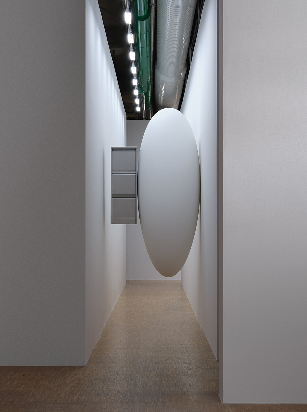 Tarik Kiswanson, Installation view, The Wait, 2023. Courtesy the artist and carlier l gebauer. | Bernard Prévost